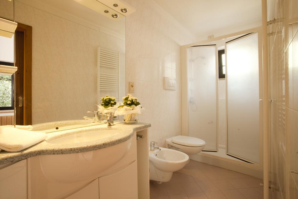 Hotel Residence Rely Бренцоне-суль-Гарда Экстерьер фото