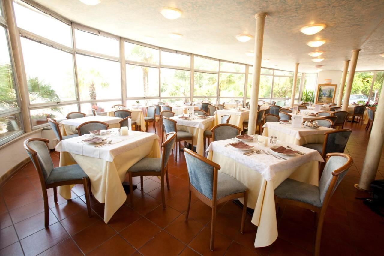 Hotel Residence Rely Бренцоне-суль-Гарда Экстерьер фото