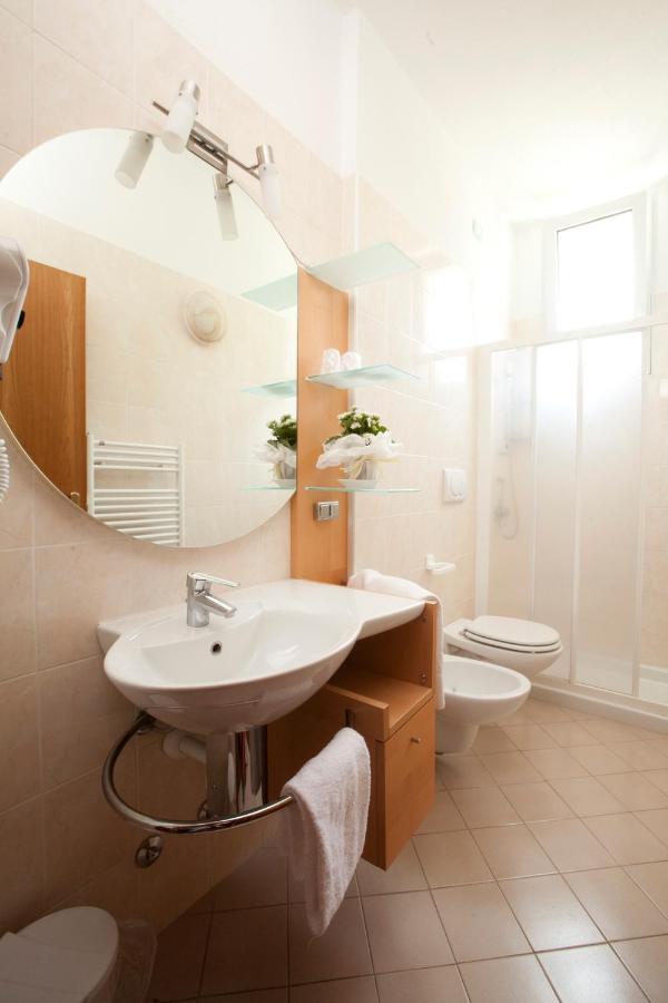 Hotel Residence Rely Бренцоне-суль-Гарда Номер фото